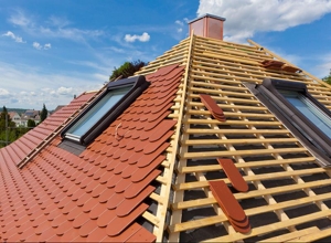 Travaux de réfection de toiture en tuiles par un couvreur professionnel à Beauvais